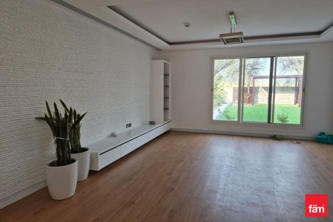 Villa in Dubai 4 bedrooms, 502.6 sq.m. № 53387 - photo 2