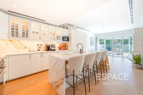 Villa in Jumeirah Village Triangle, Dubai 5 bedrooms, 367 sq.m. № 122537 - photo 6