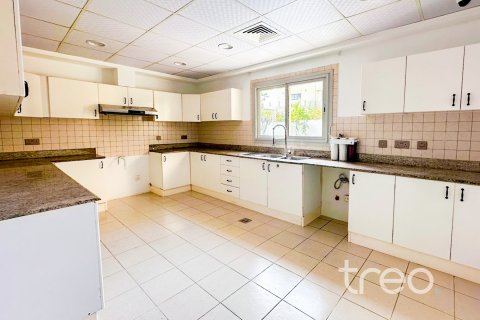 Villa in Meadows 1, Meadows, Dubai 4 bedrooms, 320.24 sq.m. № 119725 - photo 7