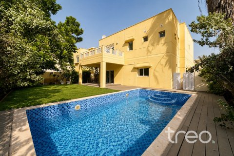 Villa in Meadows 1, Meadows, Dubai 4 bedrooms, 320.24 sq.m. № 119725 - photo 1