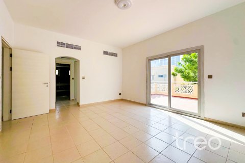 Villa in Meadows 1, Meadows, Dubai 4 bedrooms, 320.24 sq.m. № 119725 - photo 8