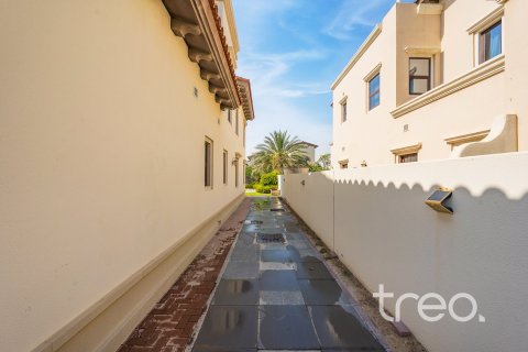 Снять в аренду виллу в Rasha, Arabian Ranches 2, Дубай: 4 спальни, 640.01м², № 119723 - фото 26