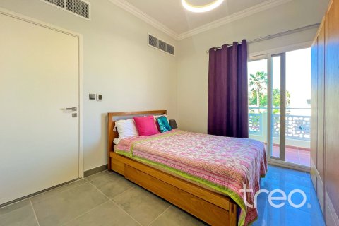 Villa en Meadows, Dubai, 4 dormitorios, 373.28 m², № 119726 - foto 13