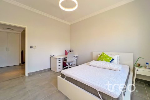 Villa en Meadows, Dubai, 4 dormitorios, 373.28 m², № 119726 - foto 14