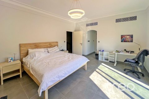 Villa en Meadows, Dubai, 4 dormitorios, 373.28 m², № 119726 - foto 20