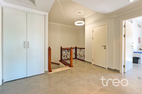 Villa en Meadows, Dubai, 4 dormitorios, 373.28 m², № 119726 - foto 12