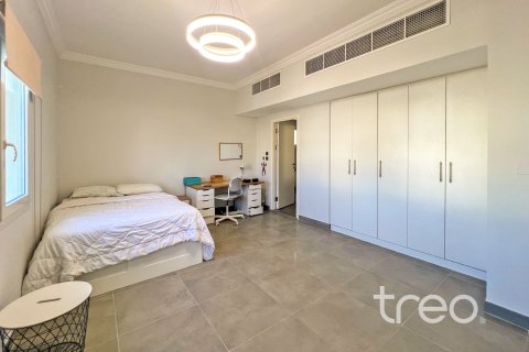 Villa en Meadows, Dubai, 4 dormitorios, 373.28 m², № 119726 - foto 10