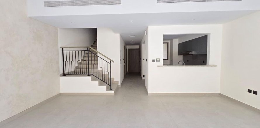 Таунхаус в Дубае, 4 спальни, 144м², № 110081