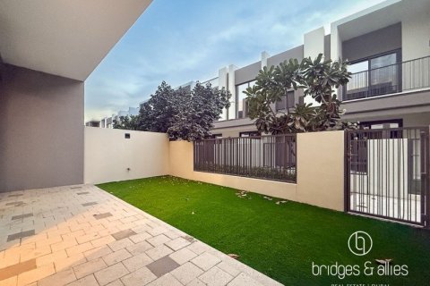 Villa en Tilal Al Ghaf, Dubai, 3 dormitorios, 140 m², № 83978 - foto 2