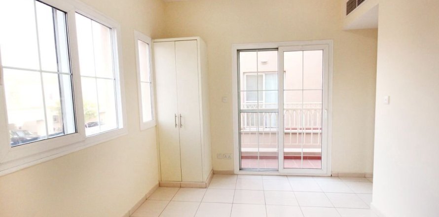 Villa in Dubai 2 bedrooms, 193.4 sq.m. № 49447