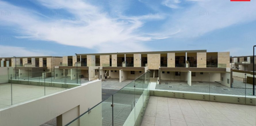 Таунхаус в Дубае, 4 спальни, 191.4м², № 90577