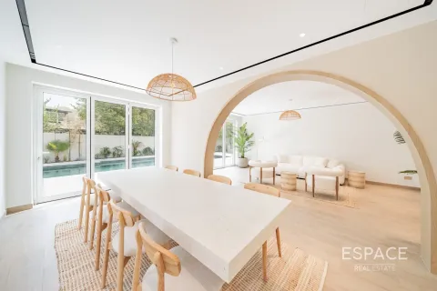 Купить виллу в Арабиан Ранчес, Дубай: 6 спален, 520м², № 78157 - фото 15