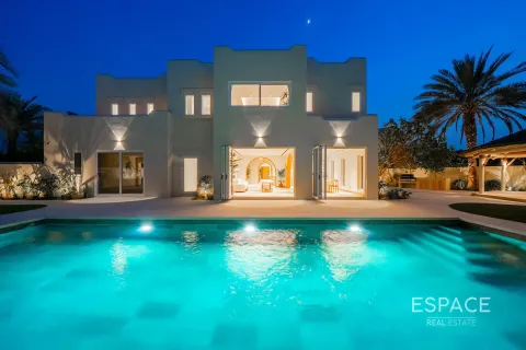 Купить виллу в Арабиан Ранчес, Дубай: 6 спален, 520м², № 78157 - фото 1