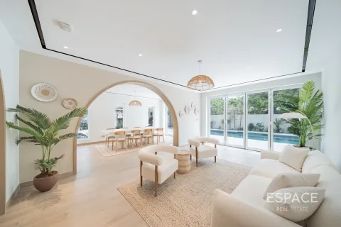 Купить виллу в Арабиан Ранчес, Дубай: 6 спален, 520м², № 78157 - фото 2