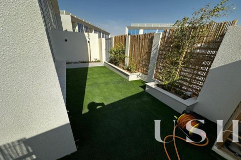 Townhouse in Dubai Land, Dubai 2 bedrooms, 106 sq.m. № 39703 - photo 1