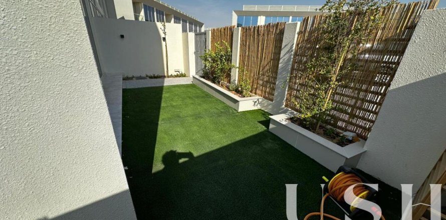 Townhouse in Dubai Land, Dubai 2 bedrooms, 106 sq.m. № 39703