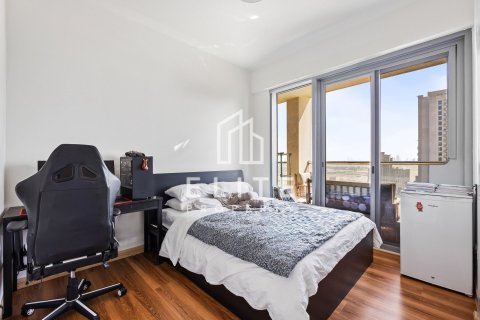 Apartment in Golf Towers, The Views, Dubai 2 bedrooms, 131 sq.m. № 69848 - photo 7