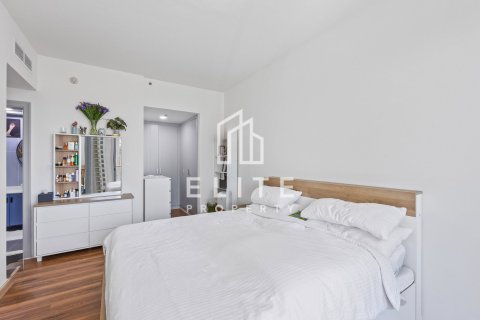 Apartment in Golf Towers, The Views, Dubai 2 bedrooms, 131 sq.m. № 69848 - photo 13