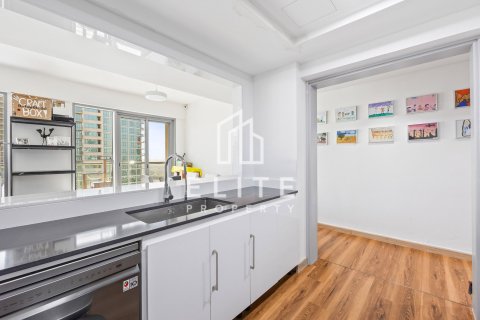 Apartment in Golf Towers, The Views, Dubai 2 bedrooms, 131 sq.m. № 69848 - photo 16