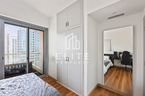 Apartment in Golf Towers, The Views, Dubai 2 bedrooms, 131 sq.m. № 69848 - photo 9