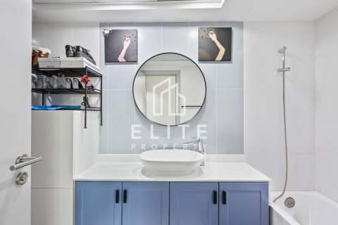 Apartment in Golf Towers, The Views, Dubai 2 bedrooms, 131 sq.m. № 69848 - photo 20