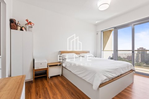 Apartment in Golf Towers, The Views, Dubai 2 bedrooms, 131 sq.m. № 69848 - photo 11