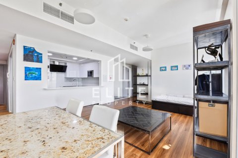 Apartment in Golf Towers, The Views, Dubai 2 bedrooms, 131 sq.m. № 69848 - photo 5