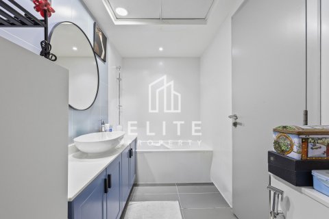 Apartment in Golf Towers, The Views, Dubai 2 bedrooms, 131 sq.m. № 69848 - photo 21