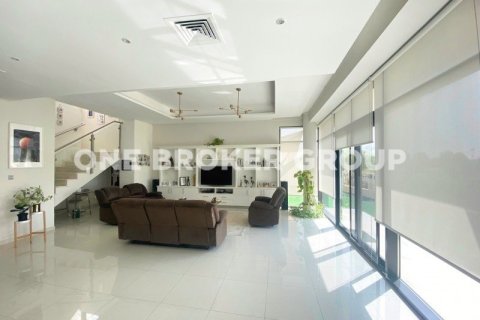 Villa in Phoenix, Dubai 5 bedrooms, 515.4 sq.m. № 456 - photo 12