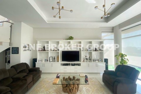 Villa in Phoenix, Dubai 5 bedrooms, 515.4 sq.m. № 456 - photo 11