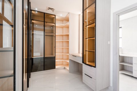 Villa en Dubai, 5 dormitorios, 539 m², № 123849 - foto 16
