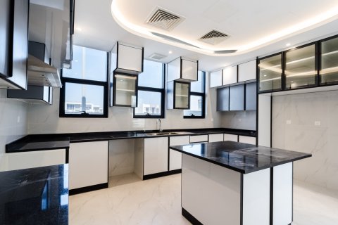 Villa en Dubai, 5 dormitorios, 539 m², № 123849 - foto 7