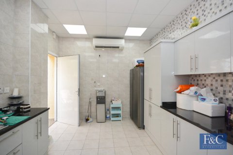 Villa in Al Quoz, Dubai 4 bedrooms, 334 sq.m. № 103798 - photo 4
