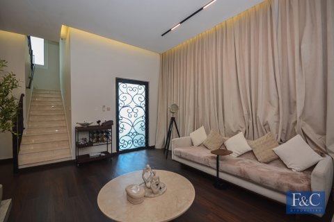 Villa in Al Quoz, Dubai 4 bedrooms, 334 sq.m. № 103798 - photo 5