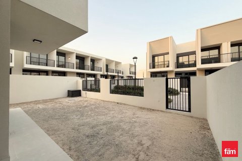 Снять в аренду таунхаус в Town Square, Дубай: 4 спальни, 261.2м², № 67333 - фото 7