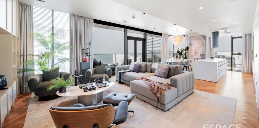 Apartment in Bluewaters, Dubai 4 bedrooms, 235 sq.m. № 122508