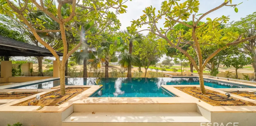 Villa à Victory Heights, Dubai Sports City, Dubai, 5 chambres, 585 m², № 122435