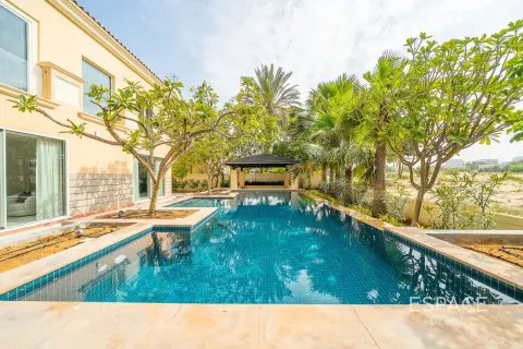 Villa à Victory Heights, Dubai Sports City, Dubai, 5 chambres, 585 m², № 122435 - photo 2