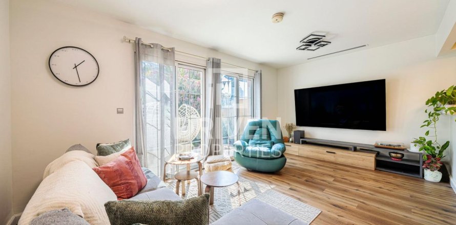 Adosado en Jumeirah Village Triangle, Dubai, 1 dormitorio, 180 m², № 64862
