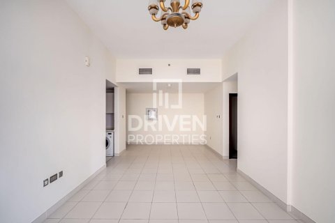 Apartamento en Glitz, Dubai Studio City, Dubai, 3 dormitorios, 153 m², № 64853 - foto 2