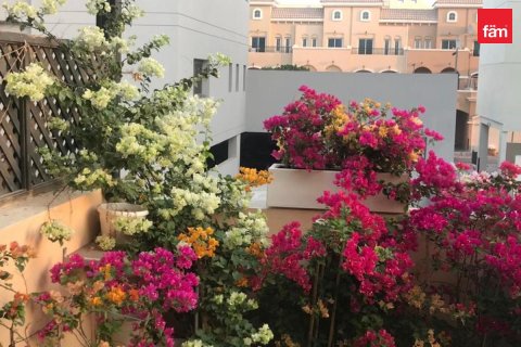 Villa en Dubai, 4 dormitorios, 141.6 m², № 115777 - foto 2