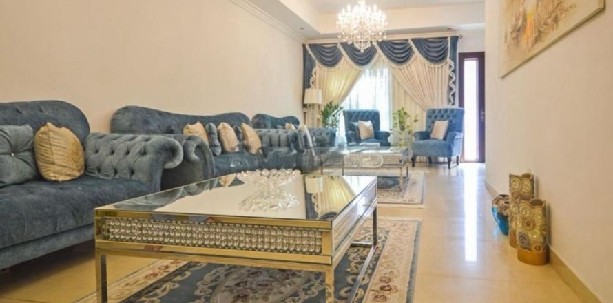 Villa en Dubai, 4 dormitorios, 141.6 m², № 115777