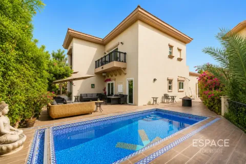 Villa à Jumeirah Islands, Dubai, 4 chambres, 491 m², № 122632 - photo 2
