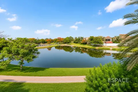 Villa à Jumeirah Islands, Dubai, 4 chambres, 491 m², № 122632