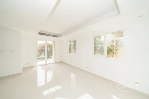 Villa in Springs 15, The Springs, Dubai 2 bedrooms, 167 sq.m. № 122633 - photo 12
