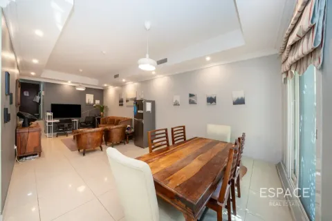Villa en Jumeirah Village Circle, Dubai, 3 dormitorios, 307 m², № 122635 - foto 2