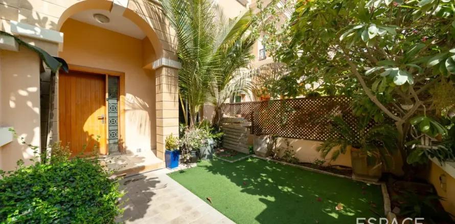 Villa en Jumeirah Village Circle, Dubai, 3 dormitorios, 307 m², № 122635