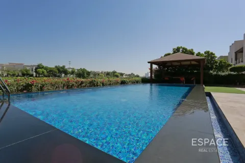 Villa à Meadows, Dubai, 5 chambres, 655 m², № 122629