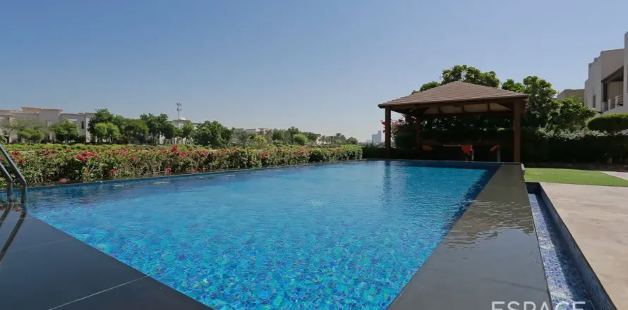 Villa à Meadows, Dubai, 5 chambres, 655 m², № 122629