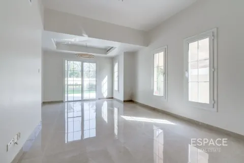 Villa in Springs 2, The Springs, Dubai 3 bedrooms, 209 sq.m. № 122634 - photo 2